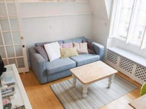 Pass the Keys Roof Terrace Flat in Trendy & Chic Hampstead, London